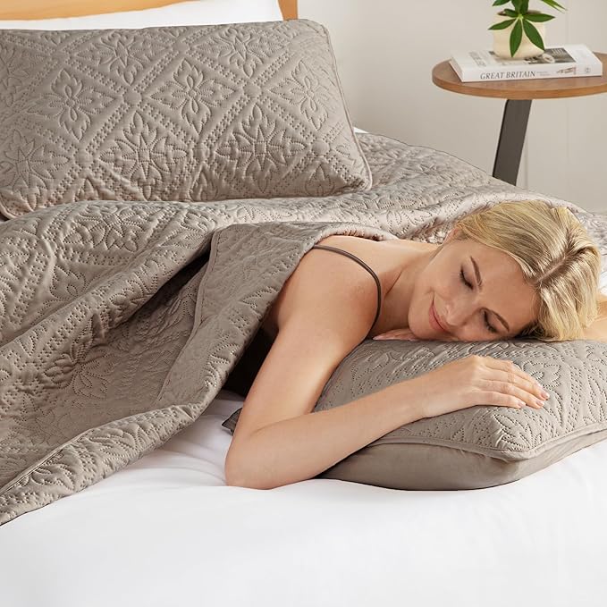Exclusivo Mezcla Twin Quilt Bedding Set, Lightweight Soft Bedspreads Coverlets with 1 Pillow Sham, Modern Taupe Quilts Twin XL Size for All Seasons