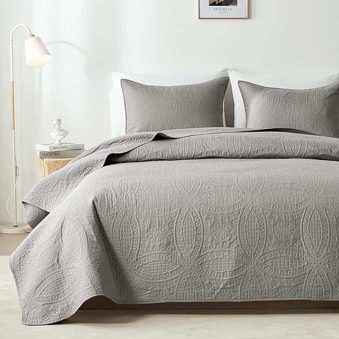 akkialla Queen Quilt Bedding Set,Grey Ultrasonic Full/Queen Quilt Set,Lightweight Soft Bedspread Coverlet,Modern Style Coin Pattern Bed Cover for All Seasons,3 Piece(1 Quilt,2 Pillow Shams)