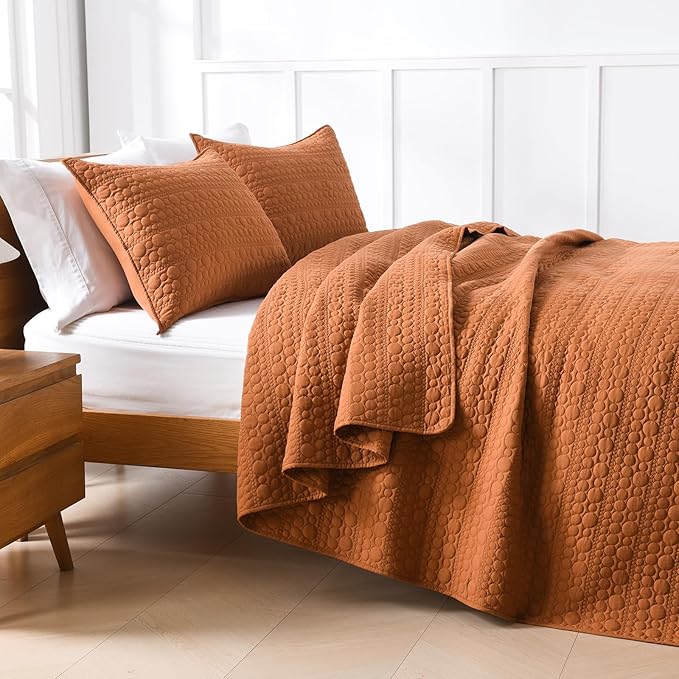 HORIMOTE HOME Quilt Set King Size Burnt Orange, Classic Geometric Spots Stitched Pattern, Pre-Washed Microfiber Chic Rustic Look, Ultra Soft Lightweight Quilted Bedspread for All Season, 3 Pieces