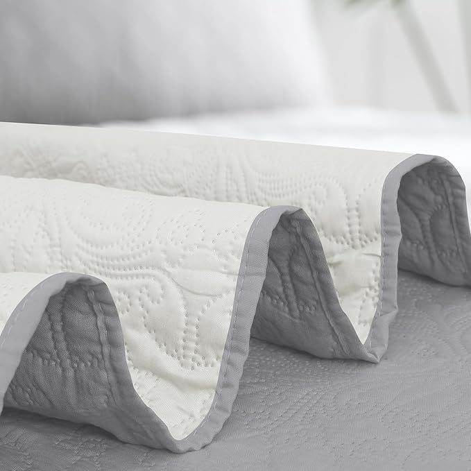 Easy-Going Twin Size Reversible Quilt Set with 1 Quilt and 1 Pillow Sham, Soft Bed Quilt Cover, Water Resistant Lightweight Microfiber Bedspread, Stain Resistant, Damask-Light Gray/Ivory