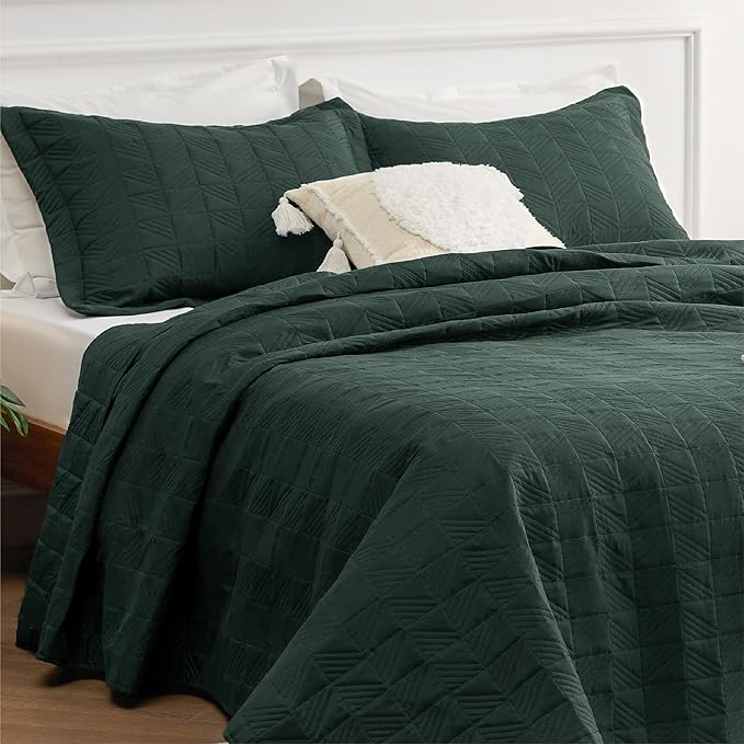 Bedsure Quilts Queen Size - Soft Ultrasonic Queen Quilt Bedding - Dark Green Bedspread Coverlet - Lightweight All-Season Comforter 90x96 Inch
