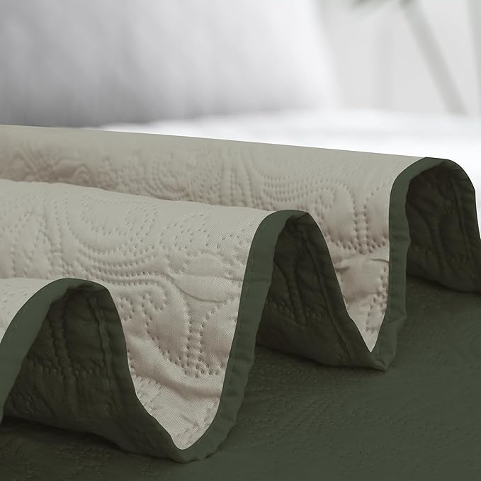 Easy-Going Full/Queen Size Reversible Quilt Set with 1 Quilt and 2 Pillow Shams, Soft Bed Quilt Cover, Water Resistant Lightweight Microfiber Bedspread, Stain Resistant, Damask-Army Green/Beige