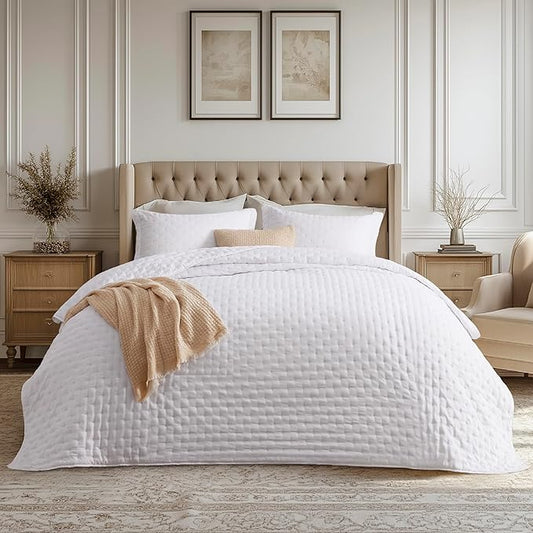 Bedsure Quilts Queen Size - Bright White Bedspread Queen Size & Lightweight Comforter, Modern Coverlet with Clover Pattern, Ultra Soft All-Season Bedding, 90 x 96 Inches