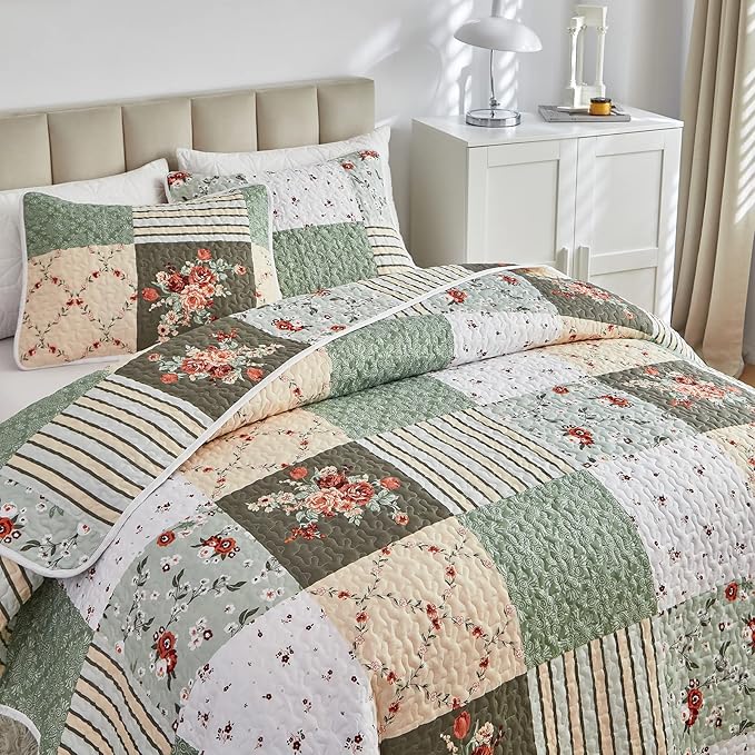 Patchwork Quilt Set California King Size, 3 Pieces Green Floral Plaid Summer Bedspread Coverlet Set, Soft Microfiber Lightweight Bed Cover for All Season (102" x 114", 1 Quilt+ 2 Pillow Shams)