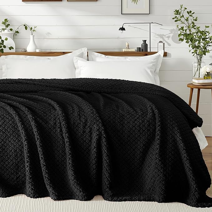 Exclusivo Mezcla King Size Fleece Blanket for Bed, Extra Soft Warm Decorative Fuzzy Blanket for Women, Lightweight Cozy Bedding Blankets, 90x104 Inches, Black