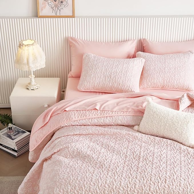 Wake In Cloud - Floral Quilt Set, Coquette Cottagecore Shabby Chic Flower Pattern for Women Teen Girls, Reversible Lightweight Bedspread Coverlet, 3 Pieces, Light Pink, Twin/Twin XL Size