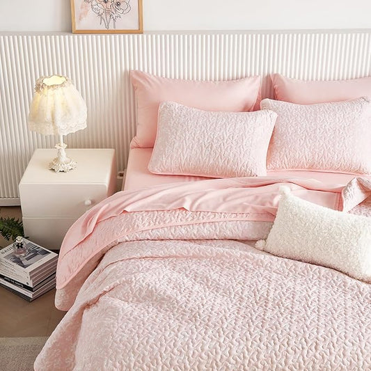 Wake In Cloud - Floral Quilt Set, Coquette Cottagecore Shabby Chic Flower Pattern for Women Teen Girls, Reversible Lightweight Bedspread Coverlet, 3 Pieces, Light Pink, Twin/Twin XL Size