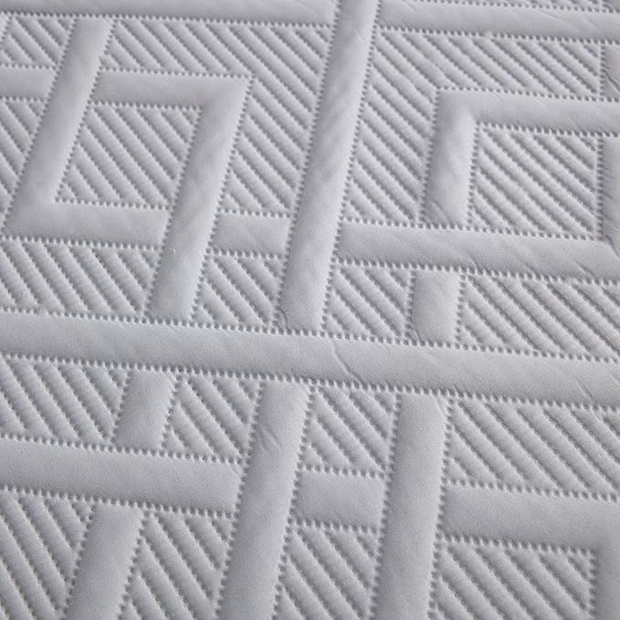 CHIXIN Quilt Twin Size - Geometric Pattern Bedspread Coverlet Set - Modern & Contemporary Style Bedding Cover, Ultrasonic Quilting, Reversible, Lightweight, 4 Piece, Light Grey