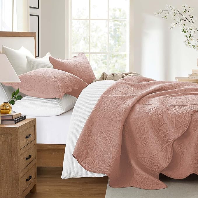 MOONLIGHT20015 Queen Quilt Bedding Set Size (90" x 96") + 2 Pillow Shams (20" x 26"+ 2") - 3 Pcs All Season Lightweight Reversible Embossed Quilt Microfiber Coverlet Floral Bedspread (Peach)