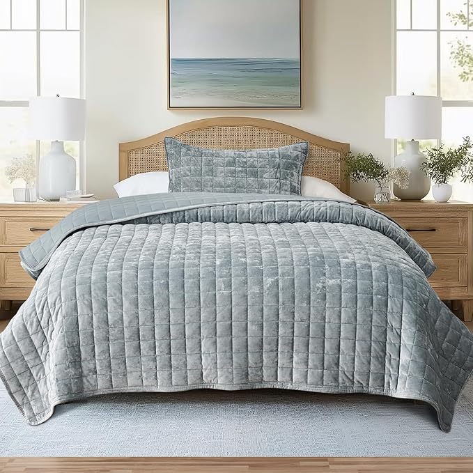 RECYCO Luxury Velvet Quilt Set Twin/Twin XL Size Bedding Sets, Ultra Soft Velvet Comforter Set, Lightweight Channel Box Stitch Oversized Bedspread Coverlet for All Season, with 1 Sham, Gray Blue Linen