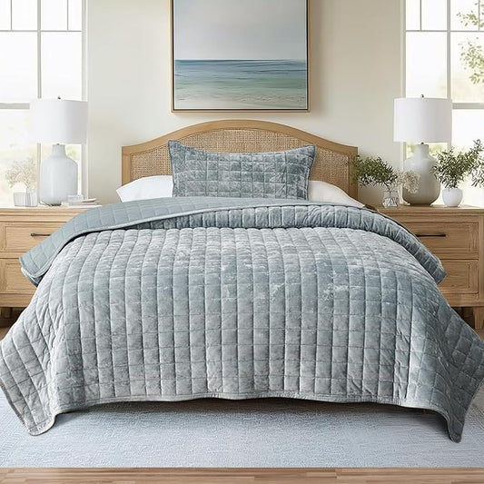 RECYCO Luxury Velvet Quilt Set Twin/Twin XL Size Bedding Sets, Ultra Soft Velvet Comforter Set, Lightweight Channel Box Stitch Oversized Bedspread Coverlet for All Season, with 1 Sham, Gray Blue Linen