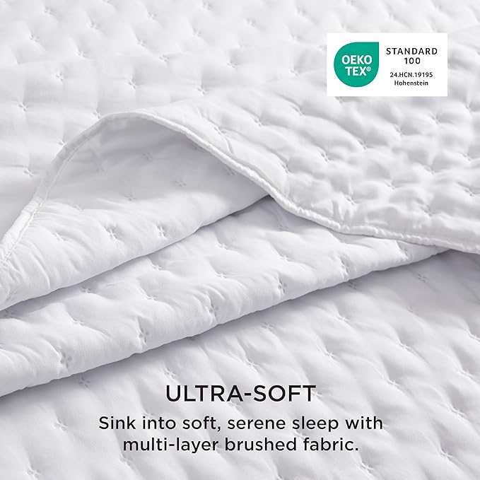Bedsure King Quilt - Bright White Bedspread King Size & Lightweight Comforter, Modern Coverlet with Clover Pattern, Ultra Soft All-Season Bedding, 106 x 96 Inches