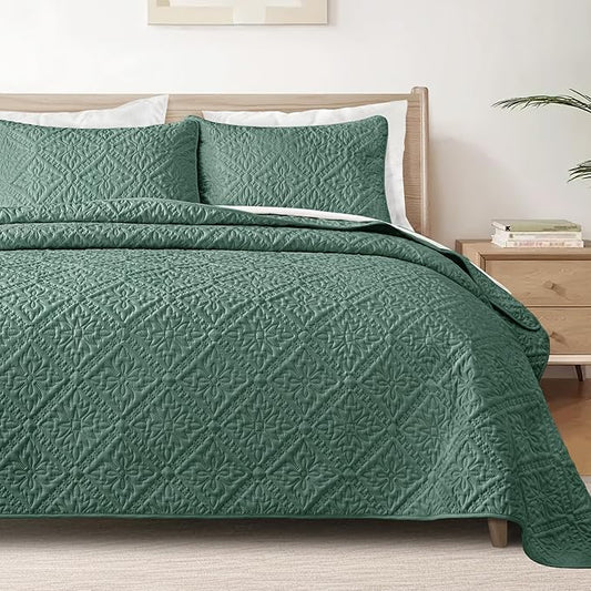 Exclusivo Mezcla California King Quilt Bedding Set, Lightweight Soft Bedspreads Coverlets with 2 Pillow Shams, Modern Green Oversized Quilts King Size for All Seasons