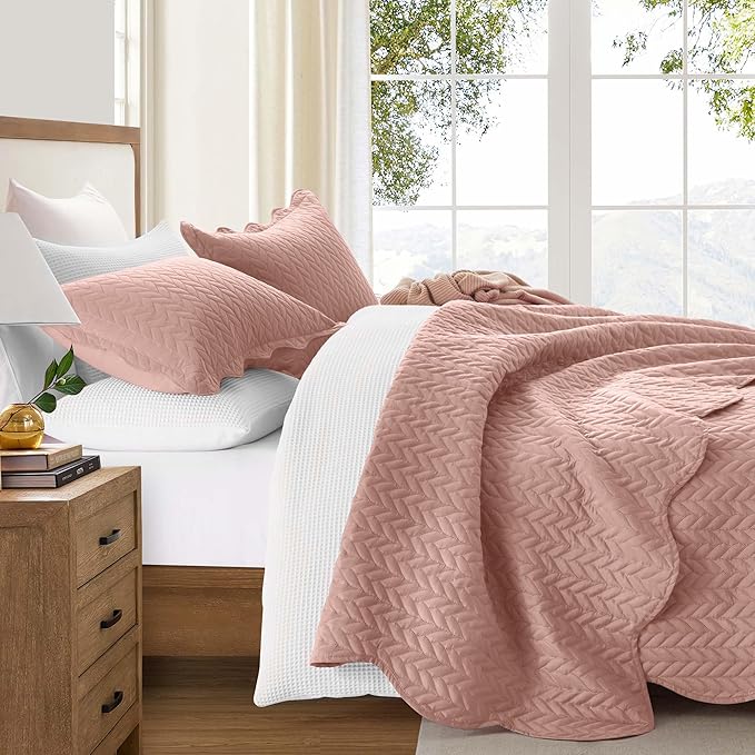 MOONLIGHT20015 Quilt King Size (106" x 96") with 2 Pillow Shams (20" x 36"+2") for Summer - 3 Pcs Lightweight Bedding Set Reversible Coverlet Embossed Quilted Bedspread (Peach)