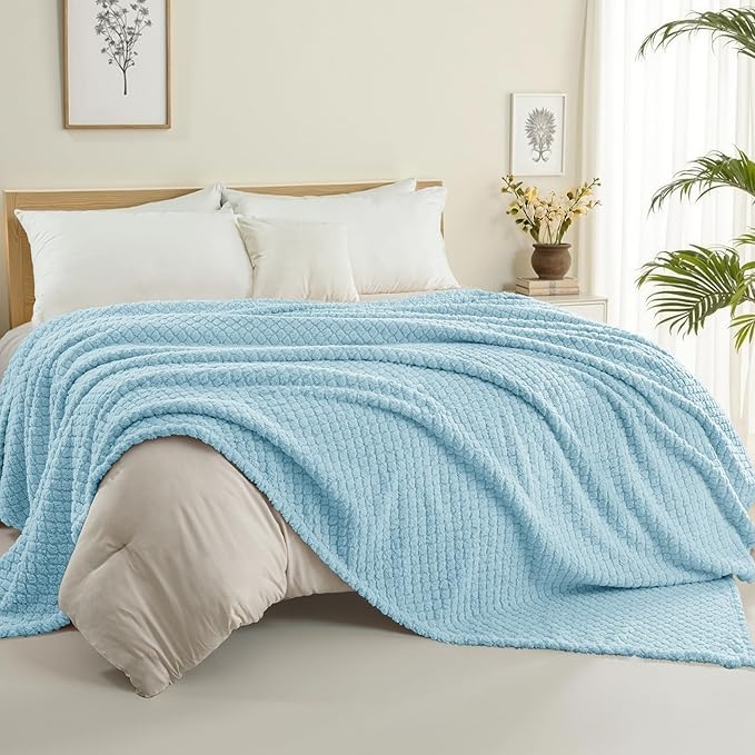 Exclusivo Mezcla King Size Fleece Blanket for Bed, Extra Soft Warm Decorative Fuzzy Blanket for Women, Lightweight Cozy Bedding Blankets, 90x104 Inches, Light Blue