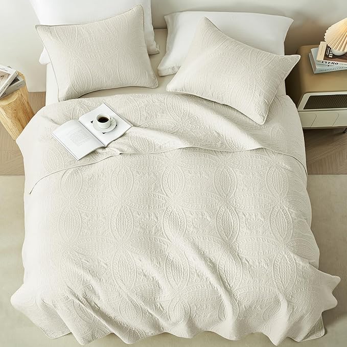 akkialla King/Cal King Quilt Set,Cream Lightweight Bedspread with Coin Pattern, Soft Microfiber Coverlet for All Seasons, Breathable and Skin-Friendly Fabric (1 Quilt, 2 Pillow Shams)