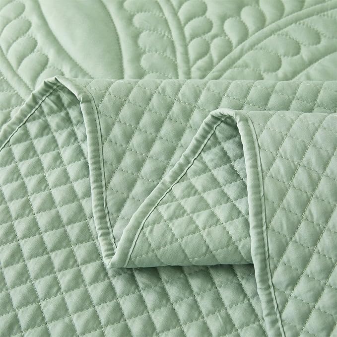 Oversized King Bedspread 114"x102",3 Pieces California King Quilt Set,Lightweight Green Bed Comforter Set for All Season,Modern Geometric Pattern Quilt Bedding Set