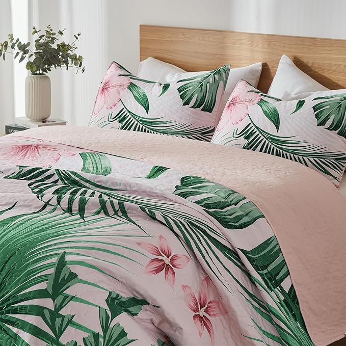 Yogeneg Queen Quilt Bedding Set,Green Botanical Pattern Blush Full/Queen Quilt Set,3 Piece Lightweight Soft Summer Bedspread Coverlet with 2 PIillow Shams,All Season(Pink,90"x96")