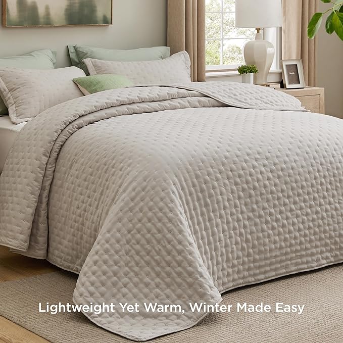 Bedsure King Quilt - Linen Bedspread King Size & Lightweight Comforter, Modern Farmhouse Coverlet with Clover Pattern, Ultra Soft All-Season Bedding, 106 x 96 Inches