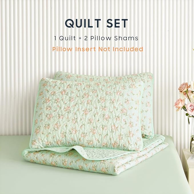 Wake In Cloud - Floral Quilt Set, Coquette Cottagecore Shabby Chic Flower Pattern for Women Teen Girls, Reversible Lightweight Bedspread Coverlet, 3 Pieces, Green Pink, King Size