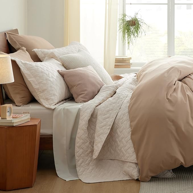 Bedsure Quilts King Size - Lightweight Bedspreads King Size with Basket Weave Pattern, Soft Quilt Bedding, Beige Comforter Coverlet for All Seasons (106" x 96")
