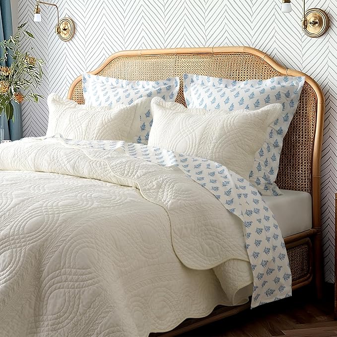 EVERGRACE 100% Cotton Scallop Quilt Set, King Size 3 Piece Set – Lightweight Bedspread with 2 Shams, Soft Prewashed Matelasse Coverlet for Cozy and Elegant Bedding, Ivory Cream
