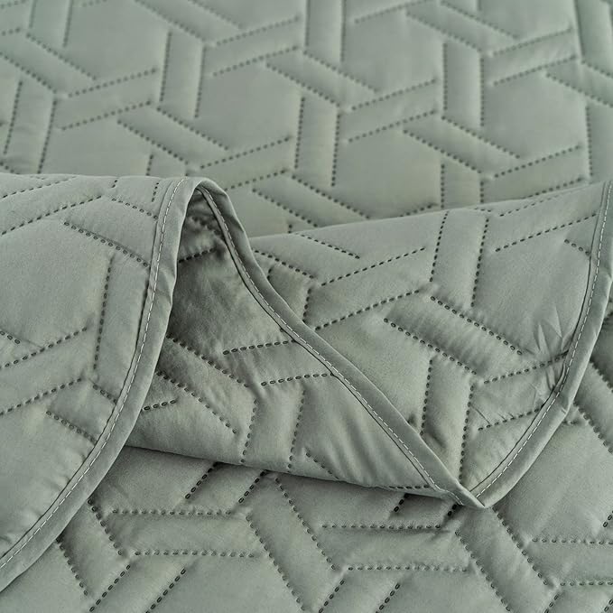 Auemtyn King Size Quilt Set 3 Pieces, Soft Lightweight Summer Bedspread, Reversible Microfiber Bed Coverlet for All Seasons, Green, Geometric Pattern (1 Quilt, 2 Pillow Shams)