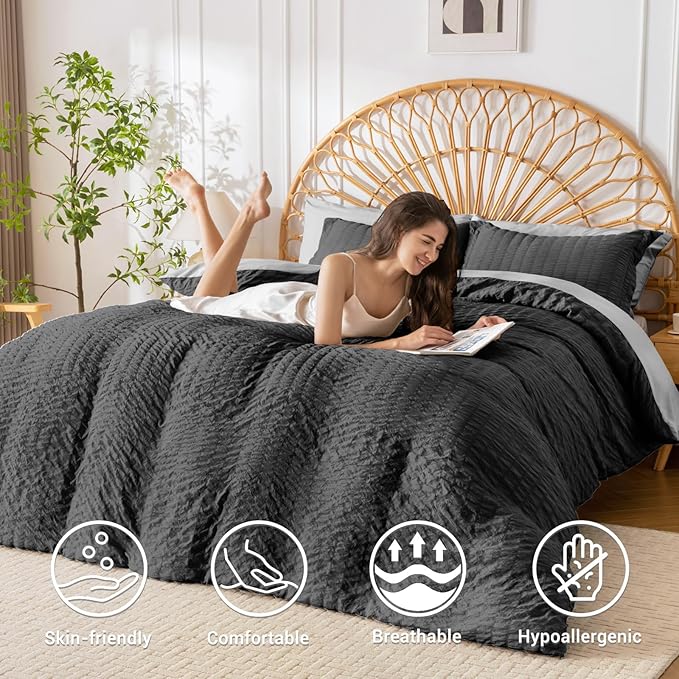 HYMOKEGE Dark Grey/Light Grey Duvet Cover King Size, Ultra Soft 3-Piece Seersucker Duvet Cover Set with Zipper Closure, Soft Brushed Microfiber Bedding Set with 8 Corner Ties (104"x90", 2 Pillowshams)