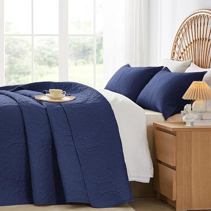 WURUIBO Navy Blue Quilt Set Twin Size, Embossing Microfiber Bedspreads with Pillow Sham, Ligthweight Breathable Thin Coverlet, Reversible Bedding Set for All Season (1 Quilt, 1 Pillow Sham)