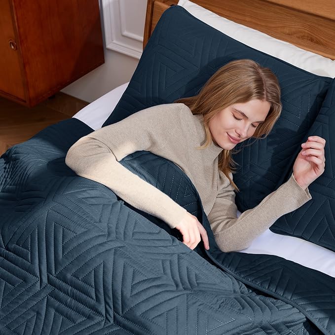 Whale Flotilla Soft California King Size Quilt Set for All Seasons, 3-Piece Ultrasonic Bedding Set, Lightweight Reversible Bedspread, Coverlet, Bed Cover with 2 Pillow Shams, Navy