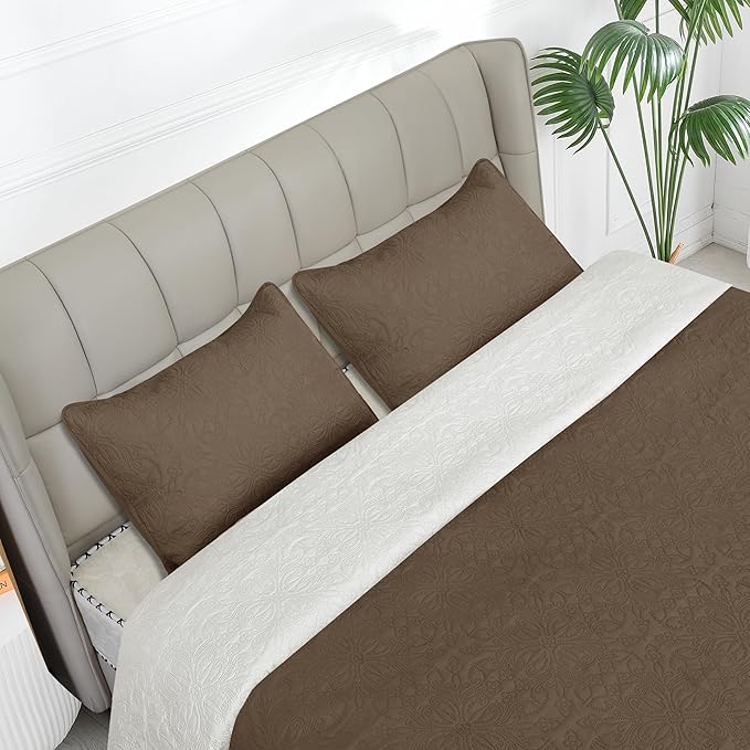 Easy-Going Twin Size Reversible Quilt Set with 1 Quilt and 1 Pillow Sham, Soft Bed Quilt Cover, Water Resistant Lightweight Microfiber Bedspread, Stain Resistant, Damask-Camel/Ivory