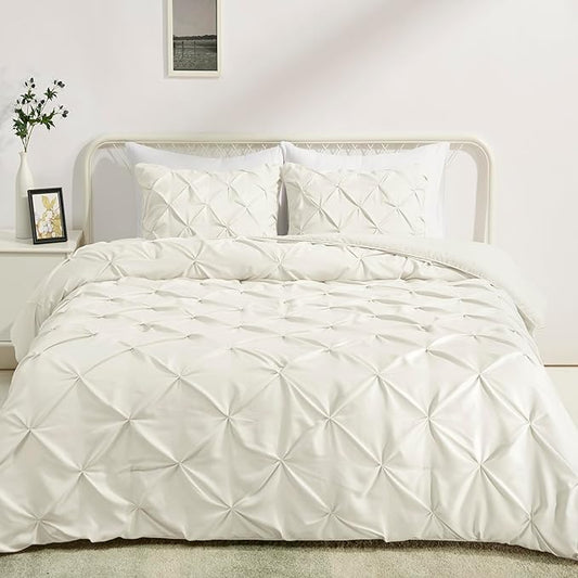 Amazon Basics Warm, Soft King Size All-Season Down-Alternative 3-Piece Comforter Bedding Set, Pinch Pleat With Piped Edges Design, Cream
