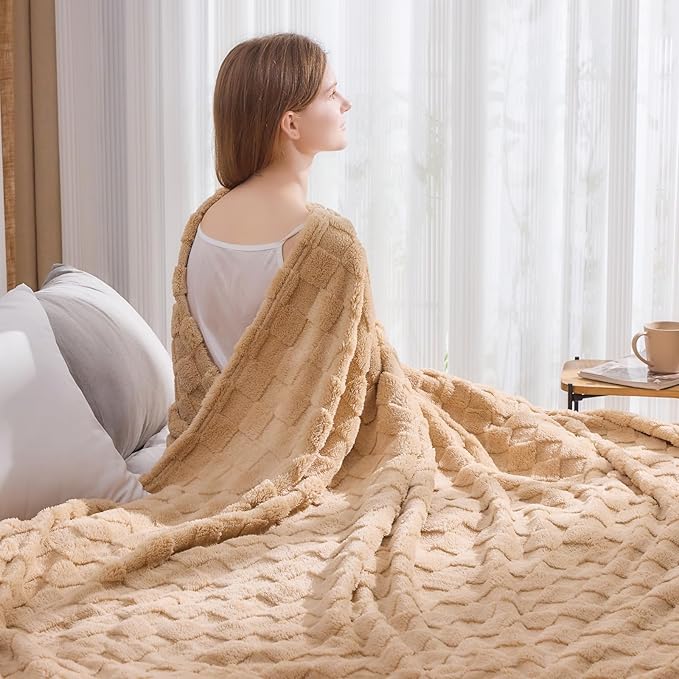 NEWCOSPLAY Super Soft Queen Blanket Brown Premium Silky Flannel Fleece 3D Checkered Lightweight Bed Blanket All Season Use (Brown Checkered, Queen(90"x90"))