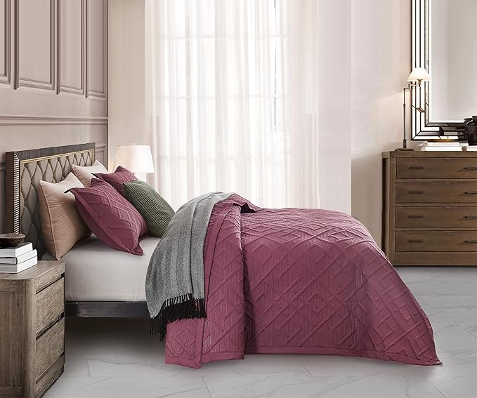 CHIXIN Quilt King Size - Geometric Pattern Bedspread Coverlet Set - Modern & Contemporary Style Bedding Cover, Ultrasonic Quilting, Reversible, Lightweight, 4 Piece, Burgundy & Wisteria
