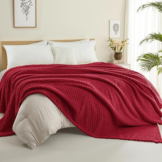 Exclusivo Mezcla King Size Fleece Blanket for Bed, Extra Soft Warm Decorative Fuzzy Blanket for Women, Lightweight Cozy Bedding Blankets, 90x104 Inches, Deep Red