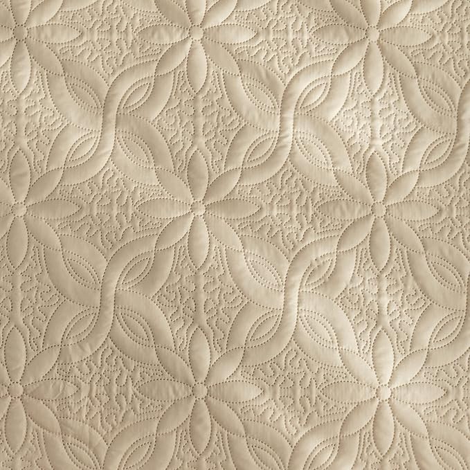 Auemtyn Twin/Twin XL Size Quilt Set 2 Pieces, Soft Lightweight Summer Bedspread, Reversible Microfiber Bed Coverlet for All Seasons, Beige, Floral Pattern (1 Quilt, 1 Pillow Sham)