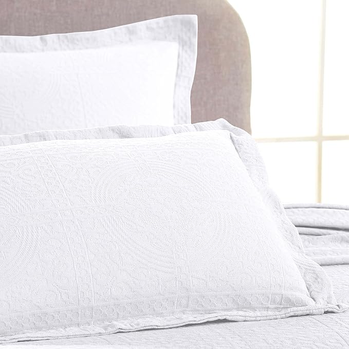 Superior Cotton Fleur De Lis Bedspread Set, Warm Blankets, All-Season Bedding, Bedroom Decor, Decorative Boho Medallion Coverlet, Includes 1 Bedspread, 2 Pillow Shams, Queen, White