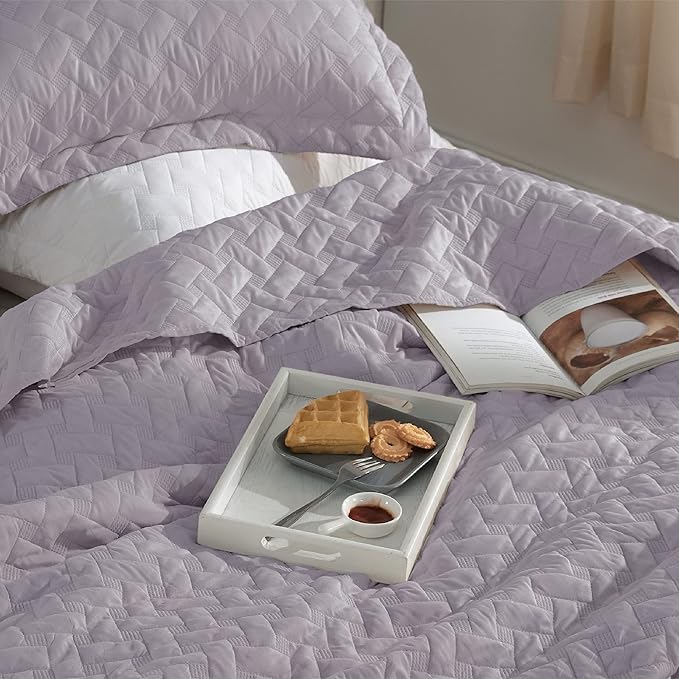 Bedsure Quilts Queen Size - Lightweight Bedspreads Queen Size with Basket Weave Pattern, Soft Quilt Bedding, Purple Comforter Coverlet for All Seasons (90" x 96")