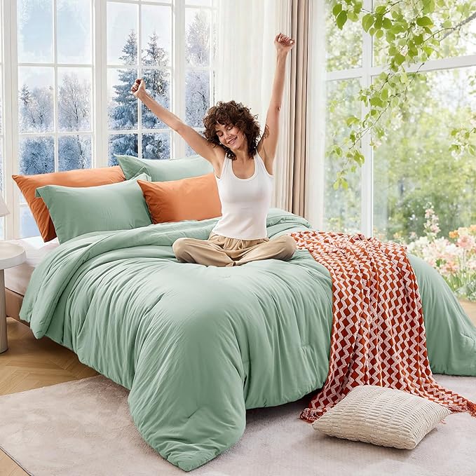 MUXHOMO King Size Comforter Set, All Season Ultra Soft Down Alternative Bedding - 3 Piece Lightweight Bed Set Includes 1 Comforter (104"x90") and 2 Pillow Shams (20"x36"), Sage Green
