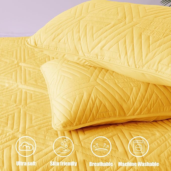 Whale Flotilla Soft California King Size Quilt Set for All Seasons, 3-Piece Ultrasonic Bedding Set, Lightweight Reversible Bedspread, Coverlet, Bed Cover with 2 Pillow Shams, Yellow