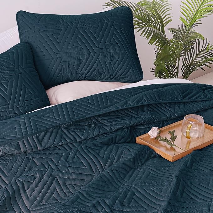 Whale Flotilla Soft California King Size Quilt Set for All Seasons, 3-Piece Ultrasonic Bedding Set, Lightweight Reversible Bedspread, Coverlet, Bed Cover with 2 Pillow Shams, Navy