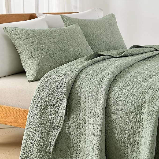 HORIMOTE HOME Quilt Set King Size Sage Green, Classic Geometric Spots Stitched Pattern, Pre-Washed Microfiber Chic Rustic Look, Ultra Soft Lightweight Quilted Bedspread for All Season, 3 Pieces