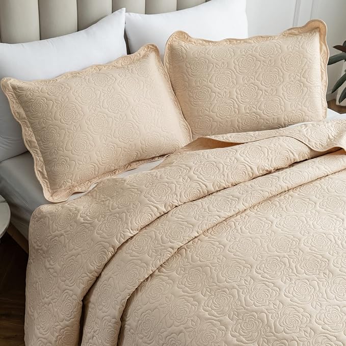 Auemtyn King Size Quilt Set 3 Pieces, Soft Lightweight Summer Bedspread, Reversible Microfiber Bed Coverlet for All Seasons, Beige, Rose Pattern (1 Quilt, 2 Pillow Shams)