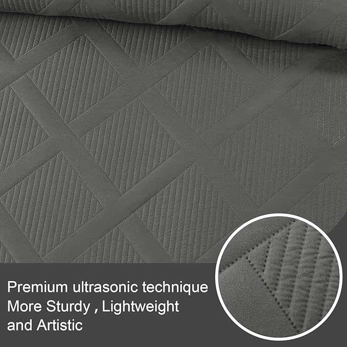 Exclusivo Mezcla Oversized King Quilt Set- Grey Cal King Quilts Bedding Set with 2 Pillow Shams, Modern Bedspread with Striped Pattern, Soft Lightweight Bedspreads Coverlets for All Seasons