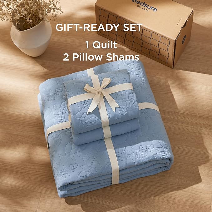 Bedsure Quilts Queen Size - Ultra Soft Pre-Washed Cloud-Like Bedding, All-Season Lightweight Comforter for Country Bedroom, Leaf Design Coverlet in Mineral Blue, 90 x 96 Inches
