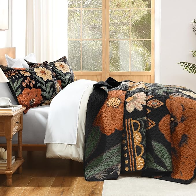 Andency Floral Boho Queen Quilt Bedding Set Brown Black, 3 Pieces Farmhouse Flower Botanical Summer Bedspreads with 2 Shams, Soft Reversible Lightweight Microfiber Coverlet Set for All Season, 90"x96"