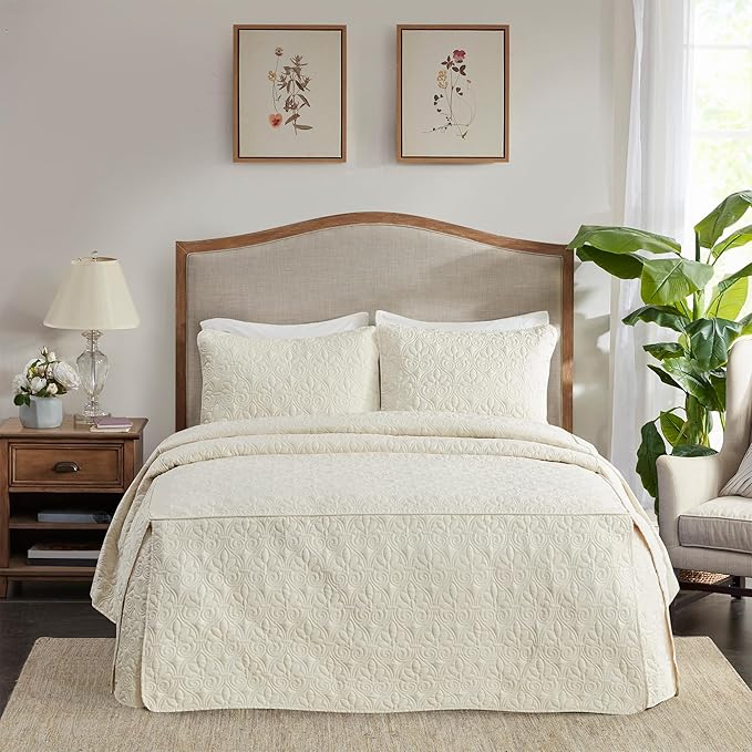 Madison Park Quebec Split Corner Quilted Bedspread Classic Traditional Design All Season, Lightweight, Bedding Set, Matching Shams, Queen, Damask Quilted Cream 3 Piece