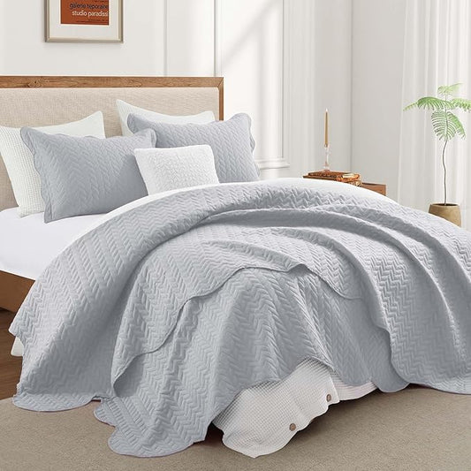 MOONLIGHT20015 California King Quilt Bedding Set Size (118"x106") + 2 Pillow Shams (20" x 36"+ 2") - 3 Pcs All Season Reversible Microfiber Coverlet Embossed Quilt Bedspread (Silver)
