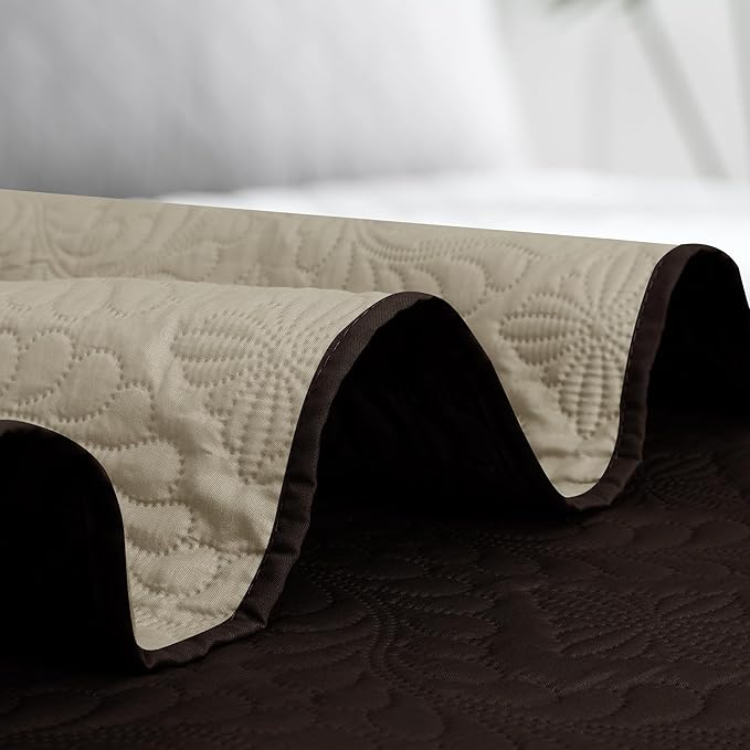 Easy-Going Twin Size Reversible Quilt Set with 1 Quilt and 1 Pillow Sham, Soft Bed Quilt Cover, Water Resistant Lightweight Microfiber Bedspread, Stain Resistant, Olive Leaf-Chocolate/Beige