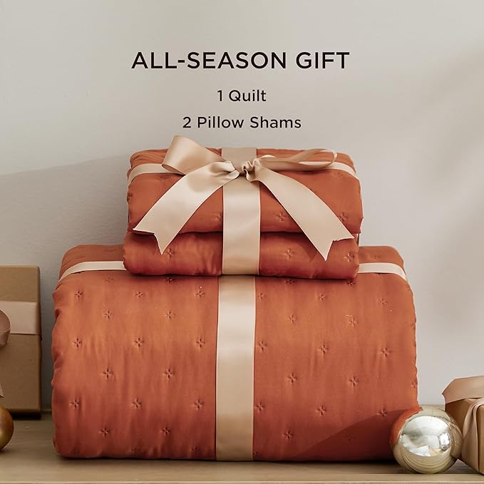Bedsure Quilts Queen Size - Red Orange Bedspread Queen Size & Lightweight Comforter, Boho Coverlet with Clover Pattern, Ultra Soft All-Season Bedding, 90 x 96 Inches